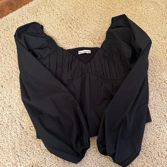 Abercrombie and Fitch size small black puffy sleeved top - Picture 2 of 2
